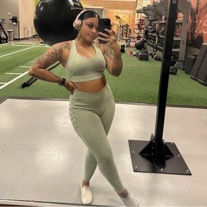 All in Motion Women's Light Green Leggings Set